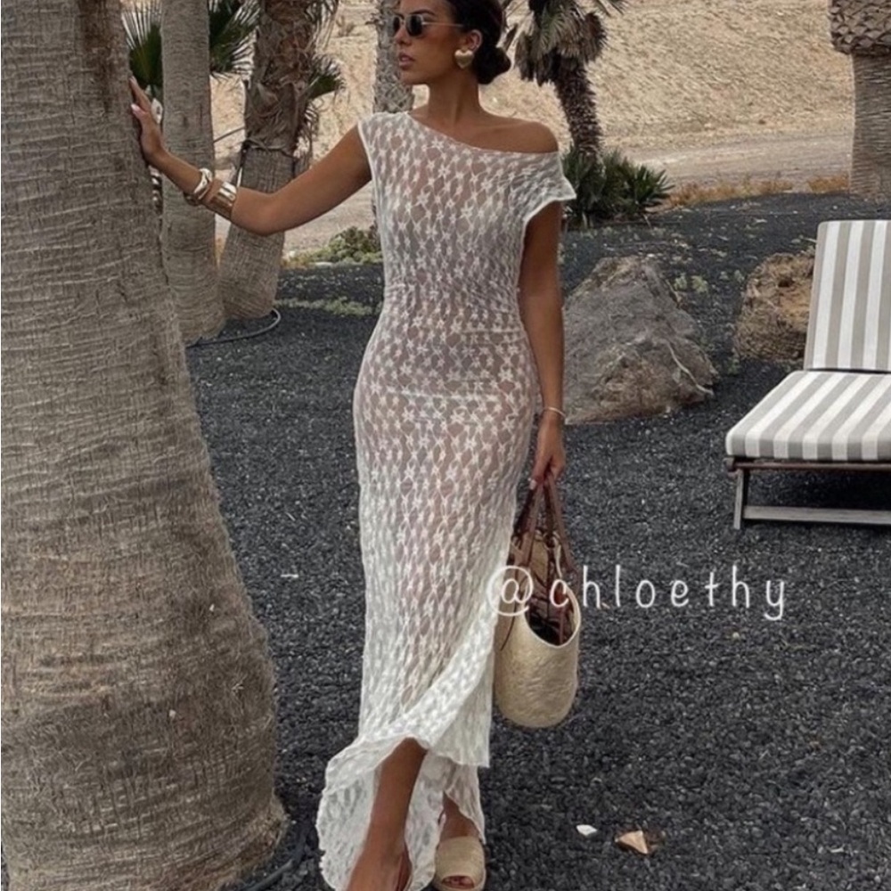 ZARA : Ecru Long Asymmetric Lace